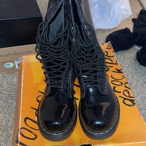Used high top Dr martens . Good condition